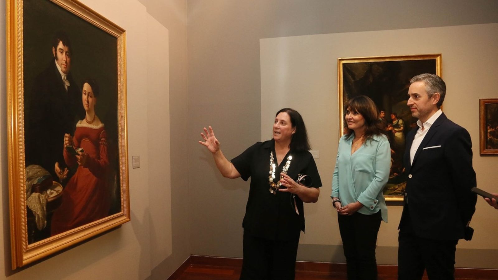 El director del Consorci de Museus, José Luis Pérez Pont, i la vicepresidenta de la Diputació d’Alacant, Julia Parra, han presentat l’exposició