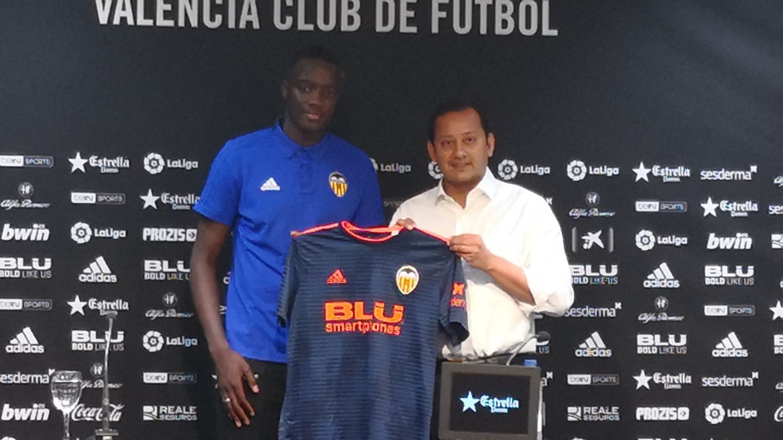 Mouctar Diakhaby, durant la presentació als mitjans de comunicació