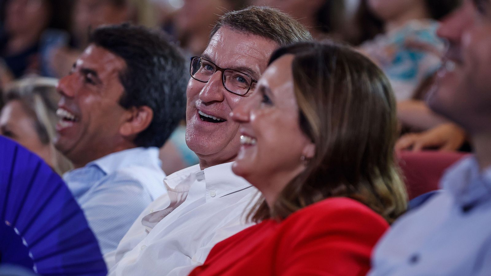 El líder del PP, Núñez Feijóo, junt a María José Catalá en un acte del PP celebrat durant la campanya electoral de la passada primavera