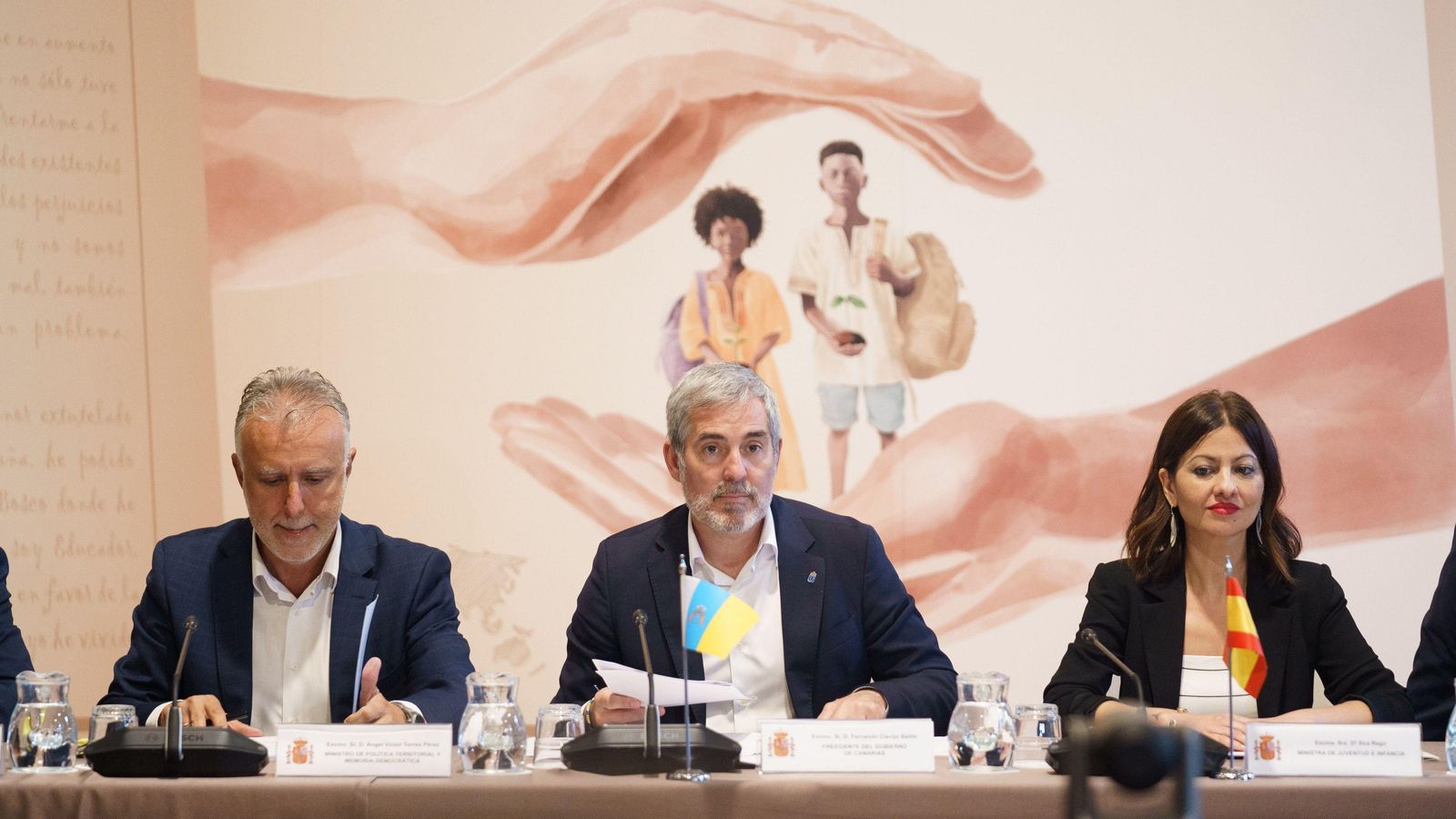 El president de Canàries, Fernando Clavijo, i els ministres d'Infància i Política Territorial, Sira Rego i Ángel Víctor Torres, a l'inici de la Conferència Sectorial d'Infància i Adolescència
