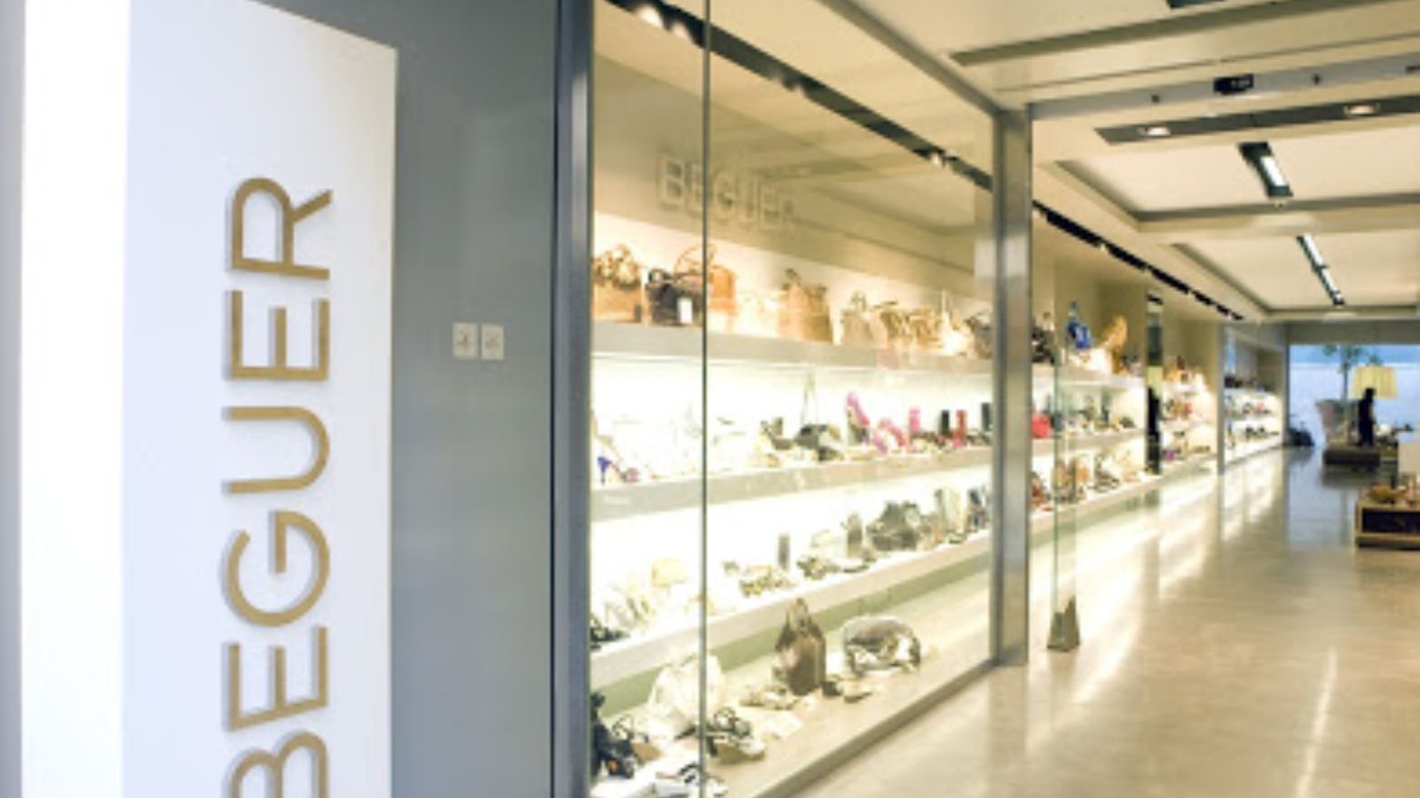 Calçats Beguer havia obert dues botigues al centre de València