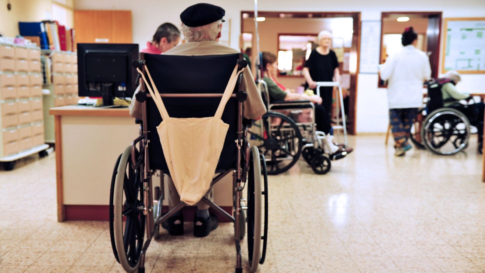 En les residències de persones majors ja es percep l'efectivitat de les vacunes per a reduir la mortalitat