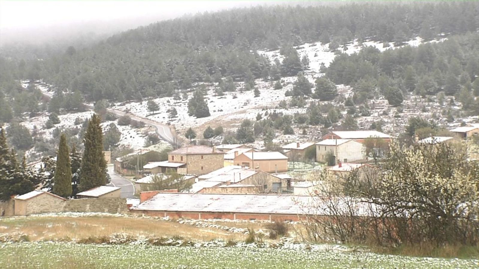 L'hivern s'obri pas en plena primavera amb neu, pluja i mànegues marines