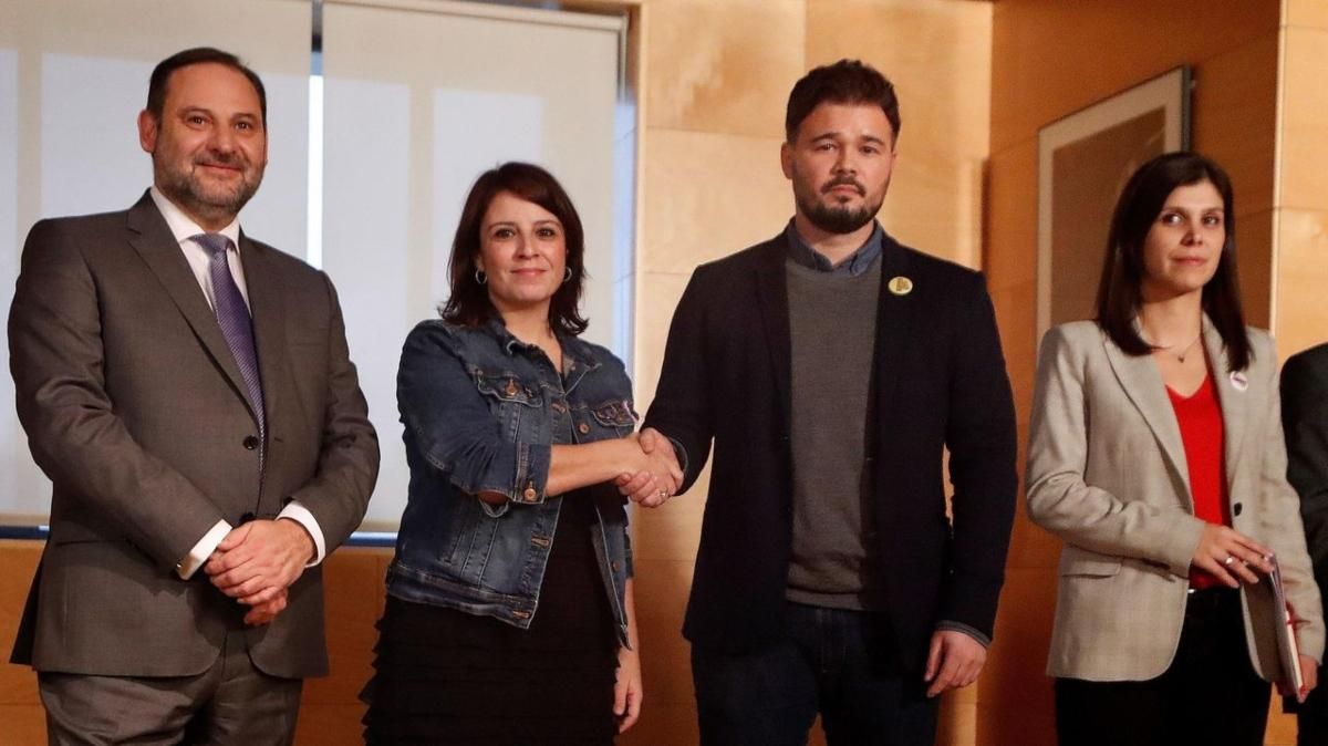 José Luis Ábalos, Adriana Lastra, Gabriel Rufián i Marta Vilalta, aquest dijous, abans de la reunió en el Congrés José Luis Ábalos, Adriana Lastra, Gabriel Rufián i Marta Vilalta, aquest dijous, abans de la reunió en el Congrés