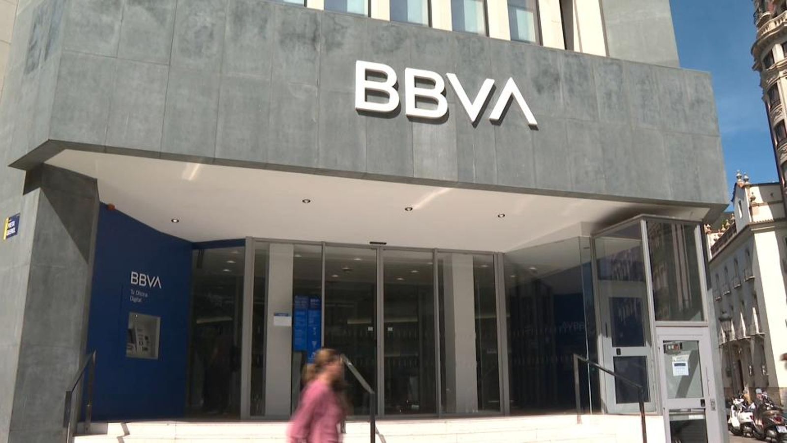 El govern frena la fusió del BBVA i el Sabadell durant tres anys