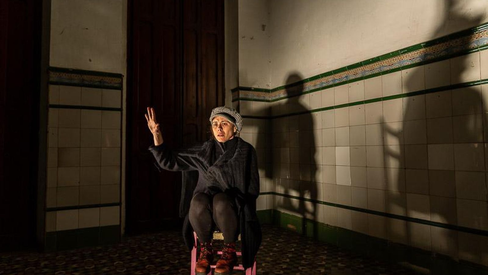 Fotografia d'una obra de teatre del festival Cabanyal Íntim