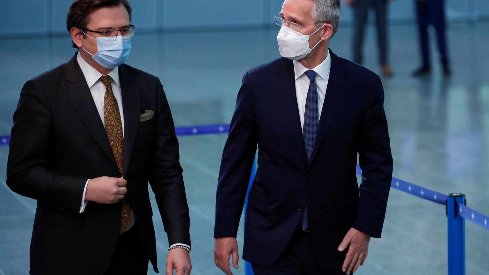 El secretari general de l'OTAN, Jens Stontelberg (dreta), s'ha reunit aquest dimarts amb el ministre ucraïnés d'Afers Estrangers, Dmytro Kuleba