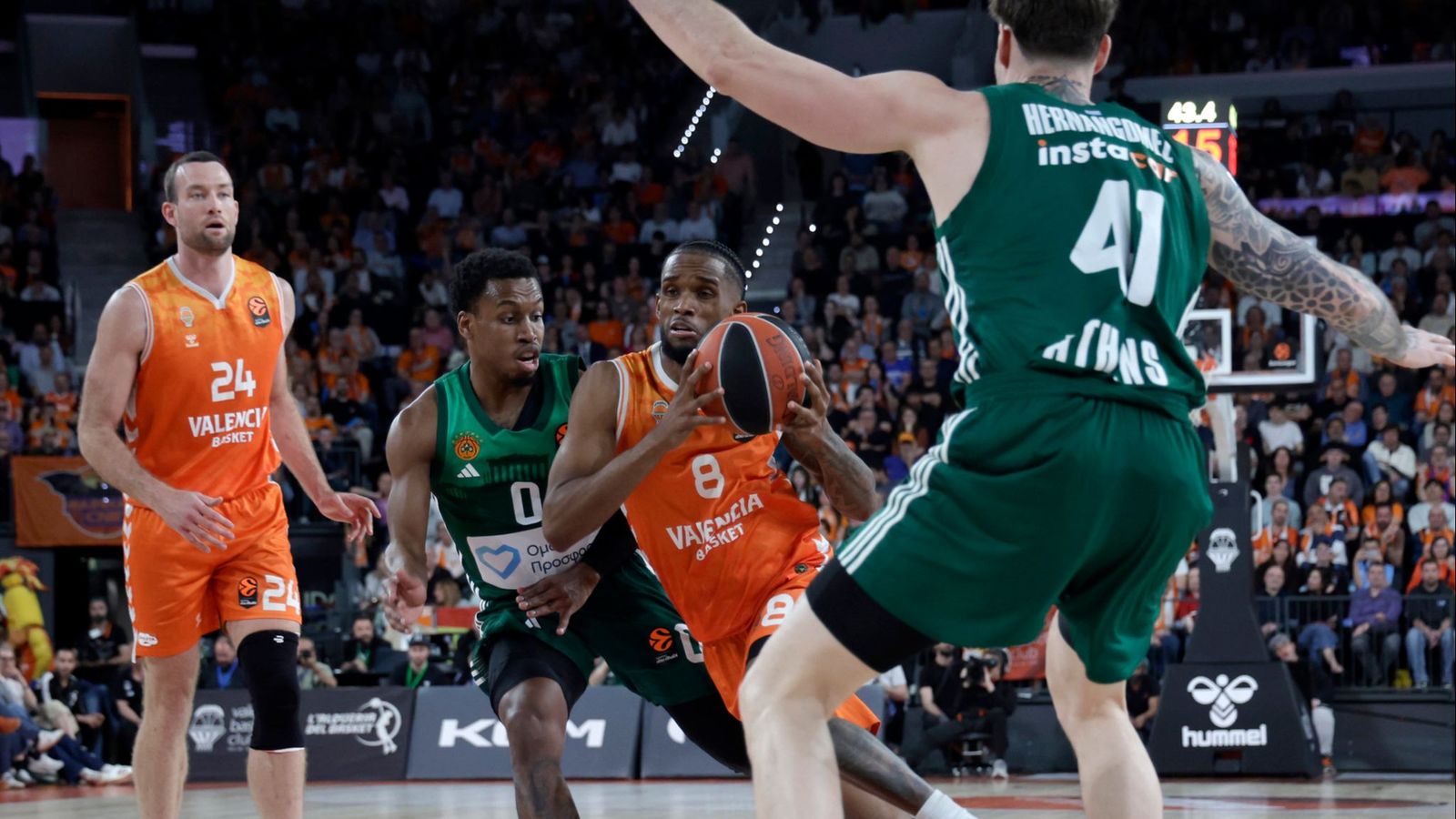 Montero, en una acció del duel de la fase regular contra el Panthinaikos