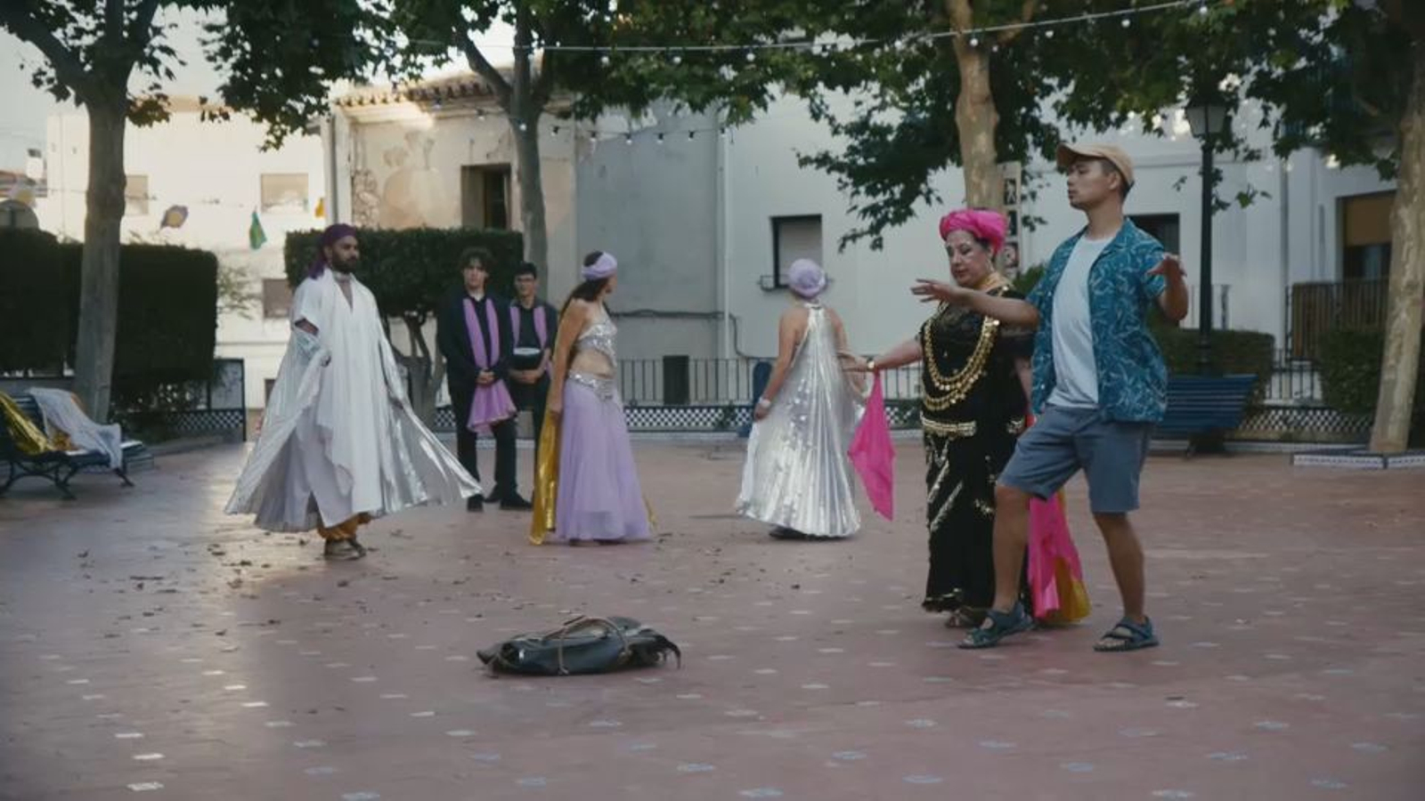 Hu balla amb el grup de danses de Benissa