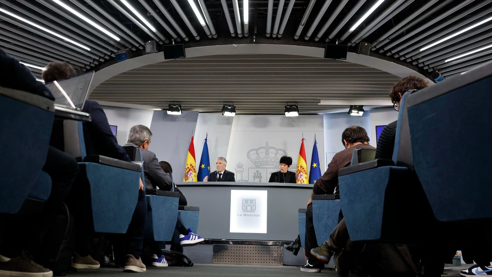 El ministre Marlaska, amb la ministra Elma Saiz, durant la roda de premsa posterior al Consell de Ministres