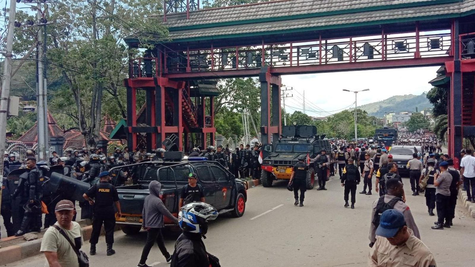 Oficials de policia indonesis durant un míting a Jayapura, a la província indonèsia de Papua