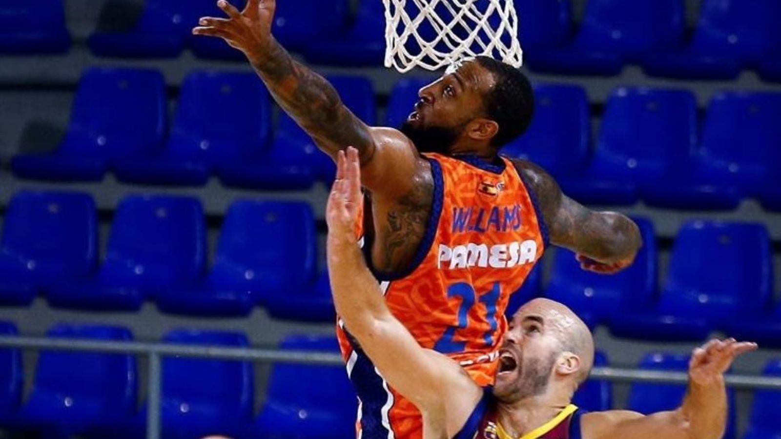 El pivot del València Basket, Derrick Williams, màxim anotador de l'equip taronja, amb 25 punts.