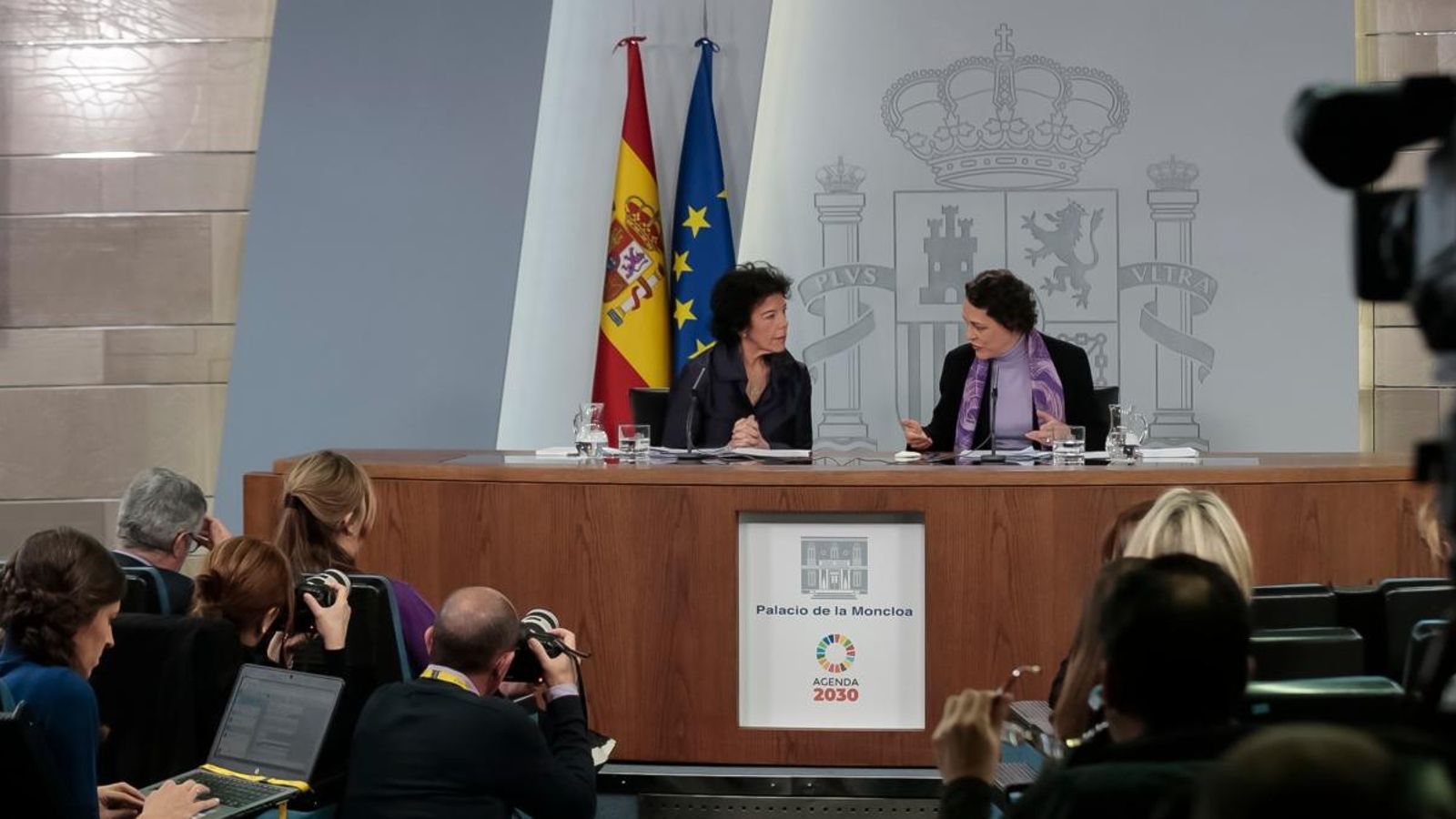 Les ministres Isabel Celaá i Magdalena Valerio durant el Consell de Ministres el passat 8 de març