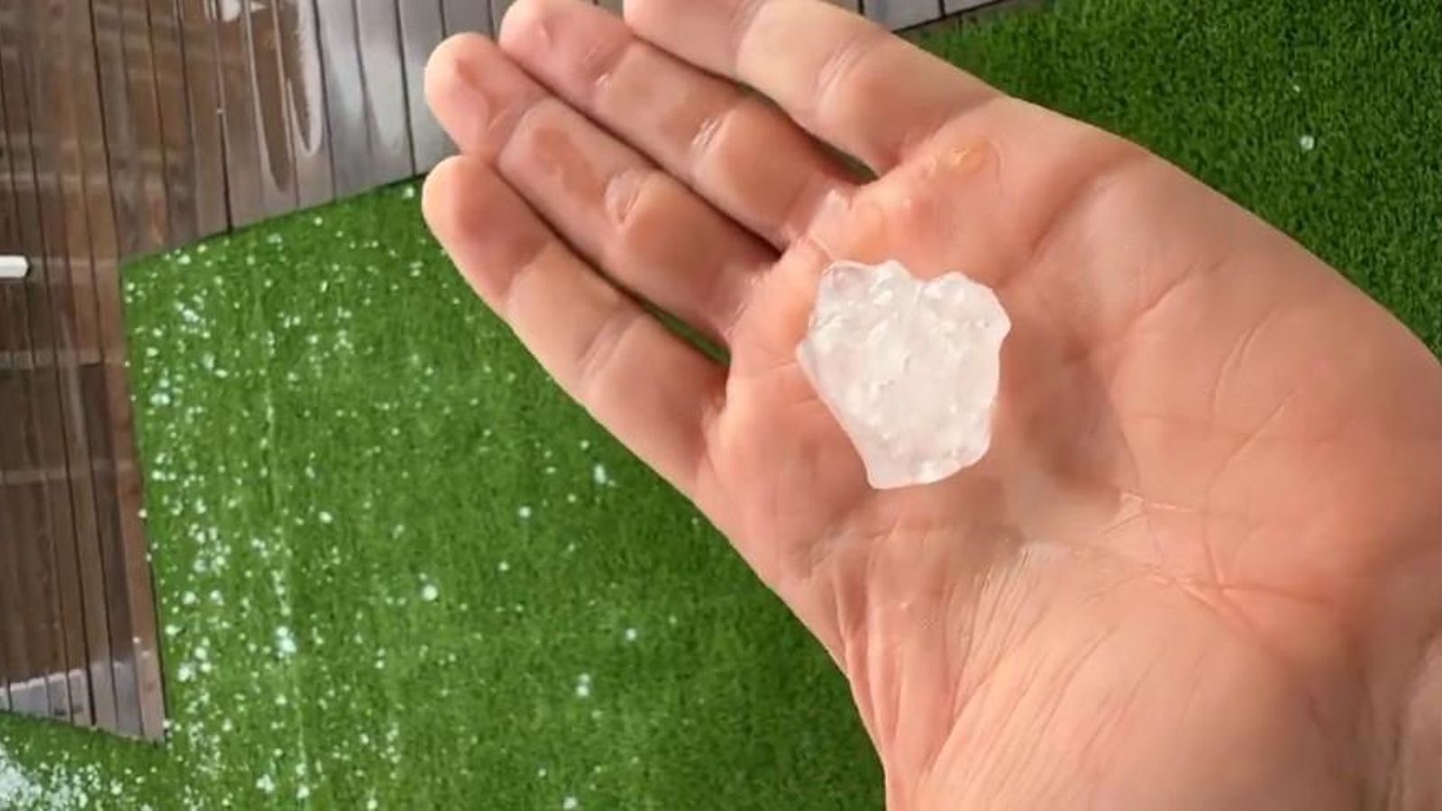 La jornada d'este divendres va deixar pluja intensa, vent fort i pedregades locals