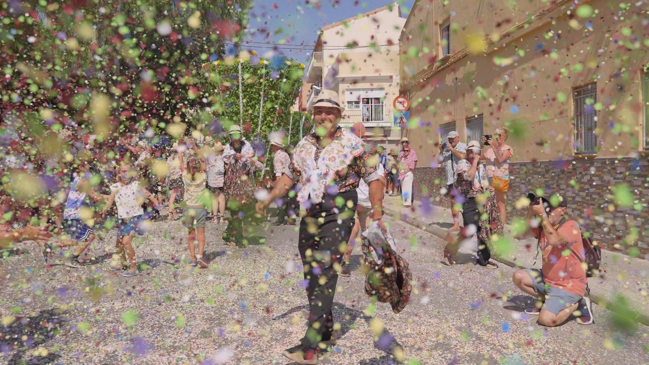 Onze tones de confeti s'han disparat a les festes patronals de Bétera