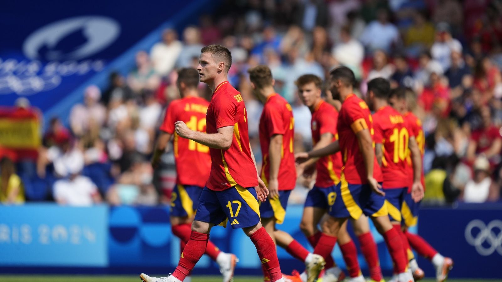 Els jugadors espanyols celebren el segon gol contra Uzbekistan