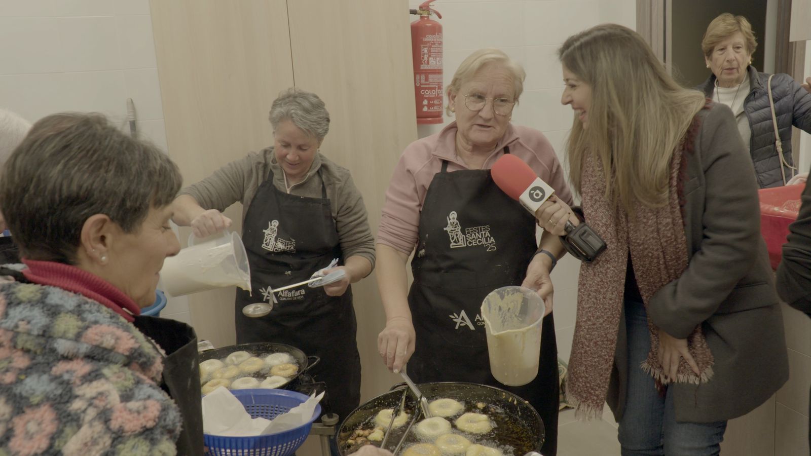 La gastronomia típica és part fonamental de les festes d'Alfafara i d'això ho sap ben bé la reportera Mari Carmen Montes