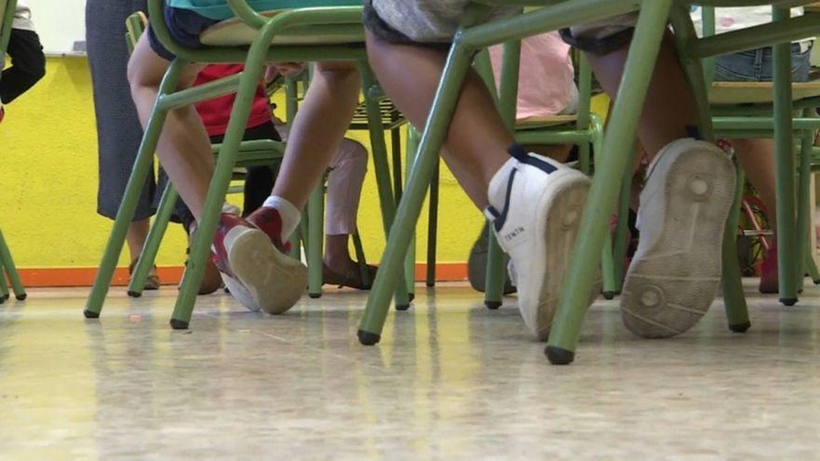 Imatge d'arxiu de xiquets en classe