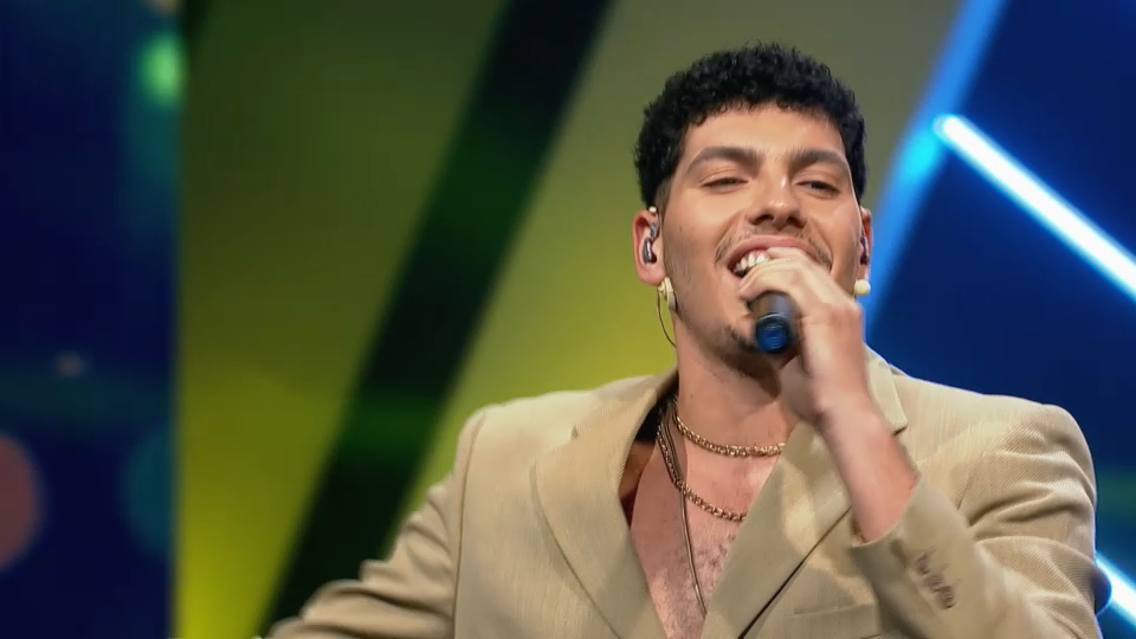 Domingo canta la versió de 'La, la, la' de Serrat