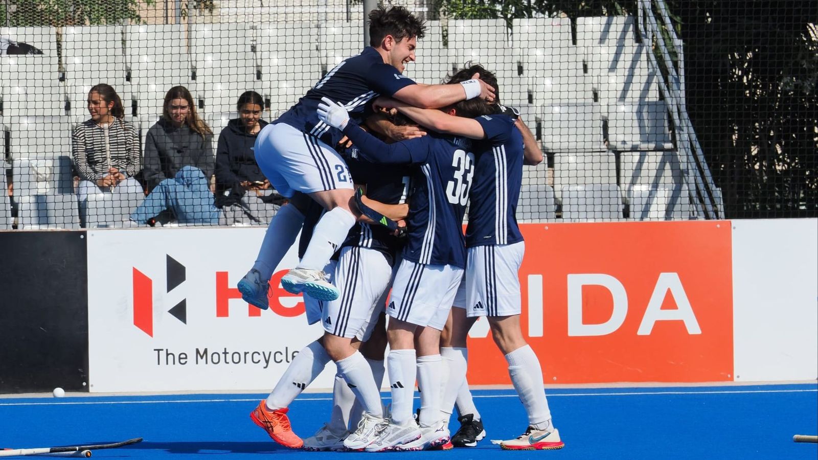 Els jugadors del Carpesa celebren un dels gols