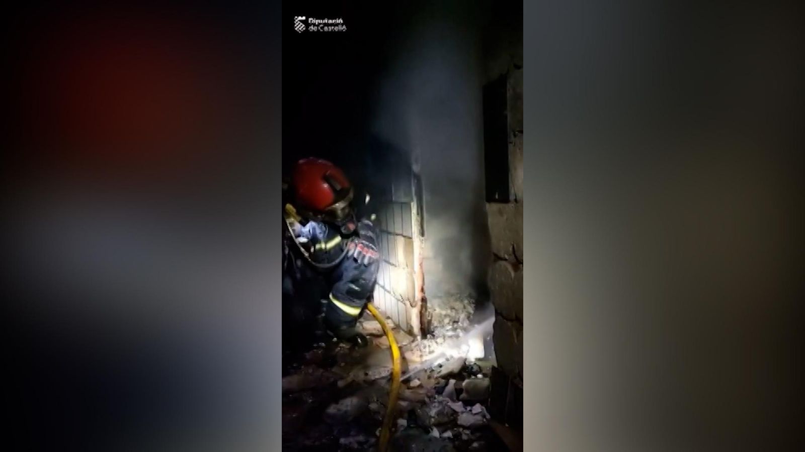 Un incendi arrasa un habitatge unifamiliar a Onda