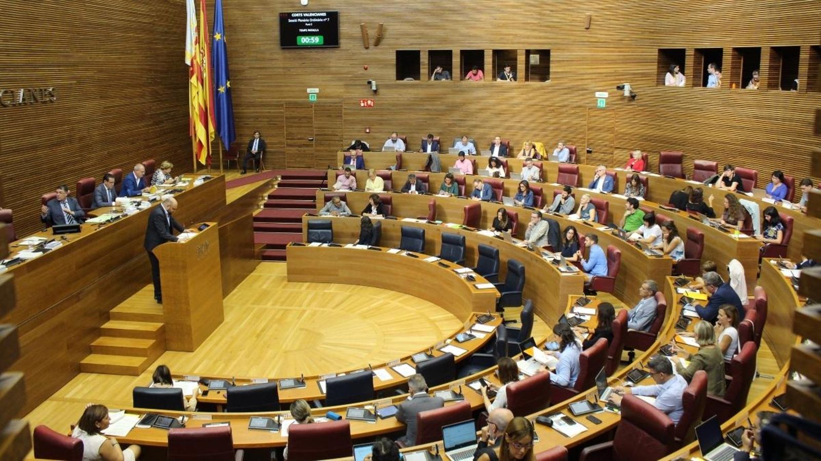 Les Corts debaten sobre els usos del temps