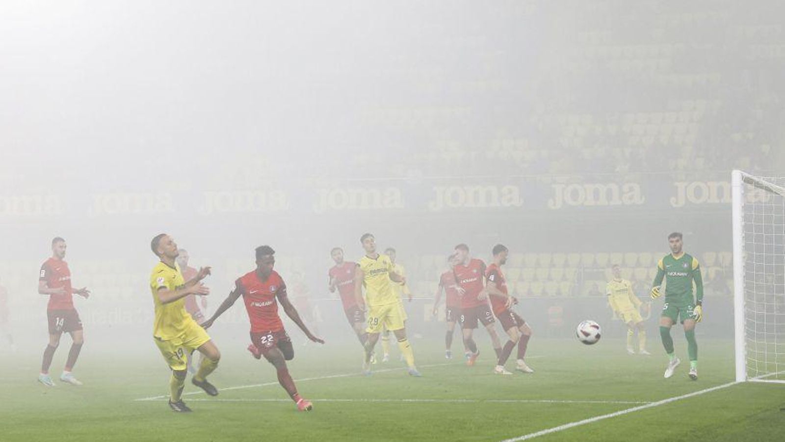 Una acció del partit a La Ceràmica