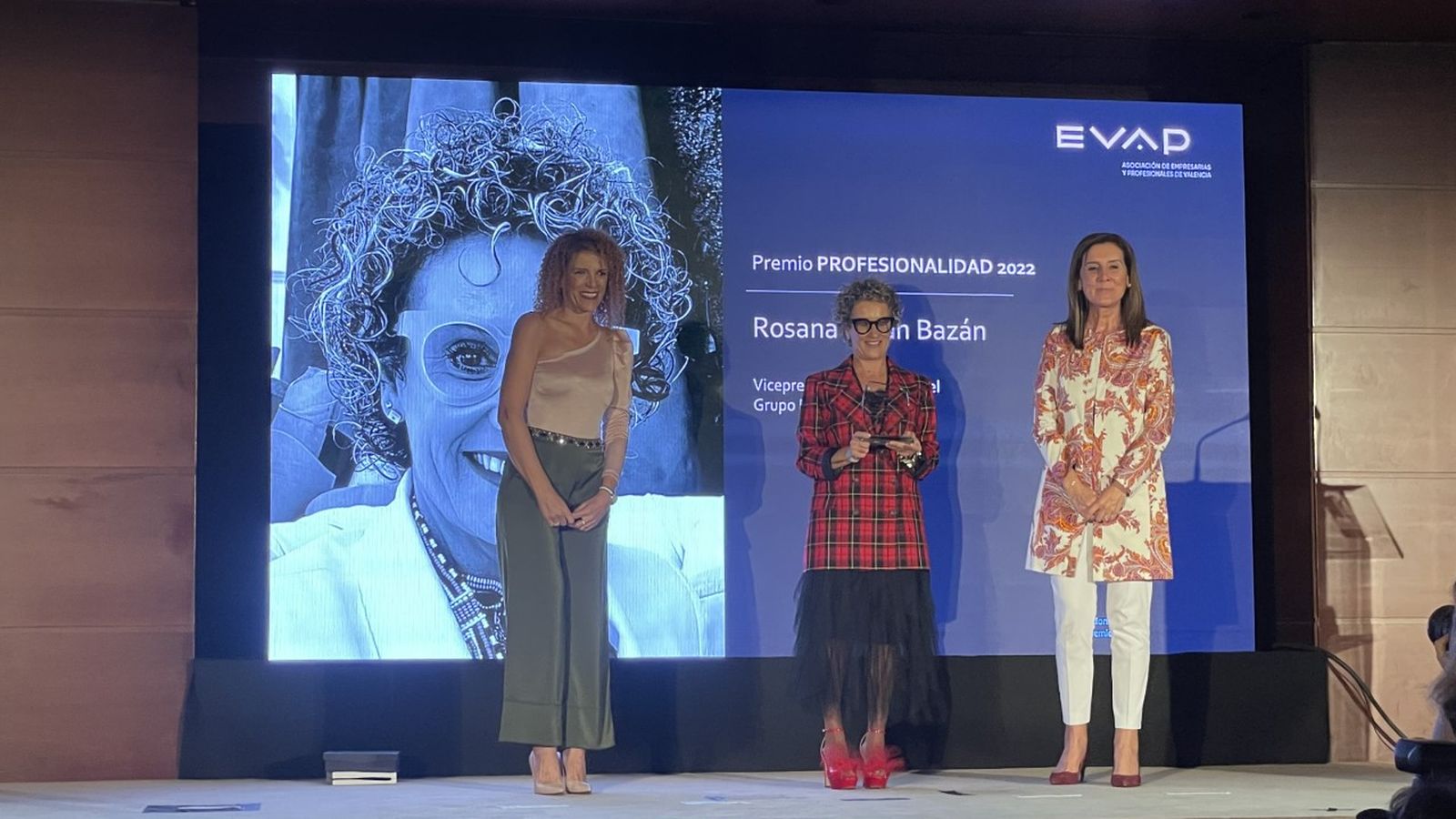 Rosana Perán, ha sigut guardonada amb el premi EVAP a la professionalitat per la seua carrera dins del sector del calçat