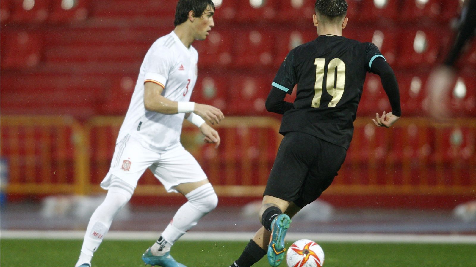 El lateral esquerre del València Jesús Vázquez, durant el partit contra Àustria