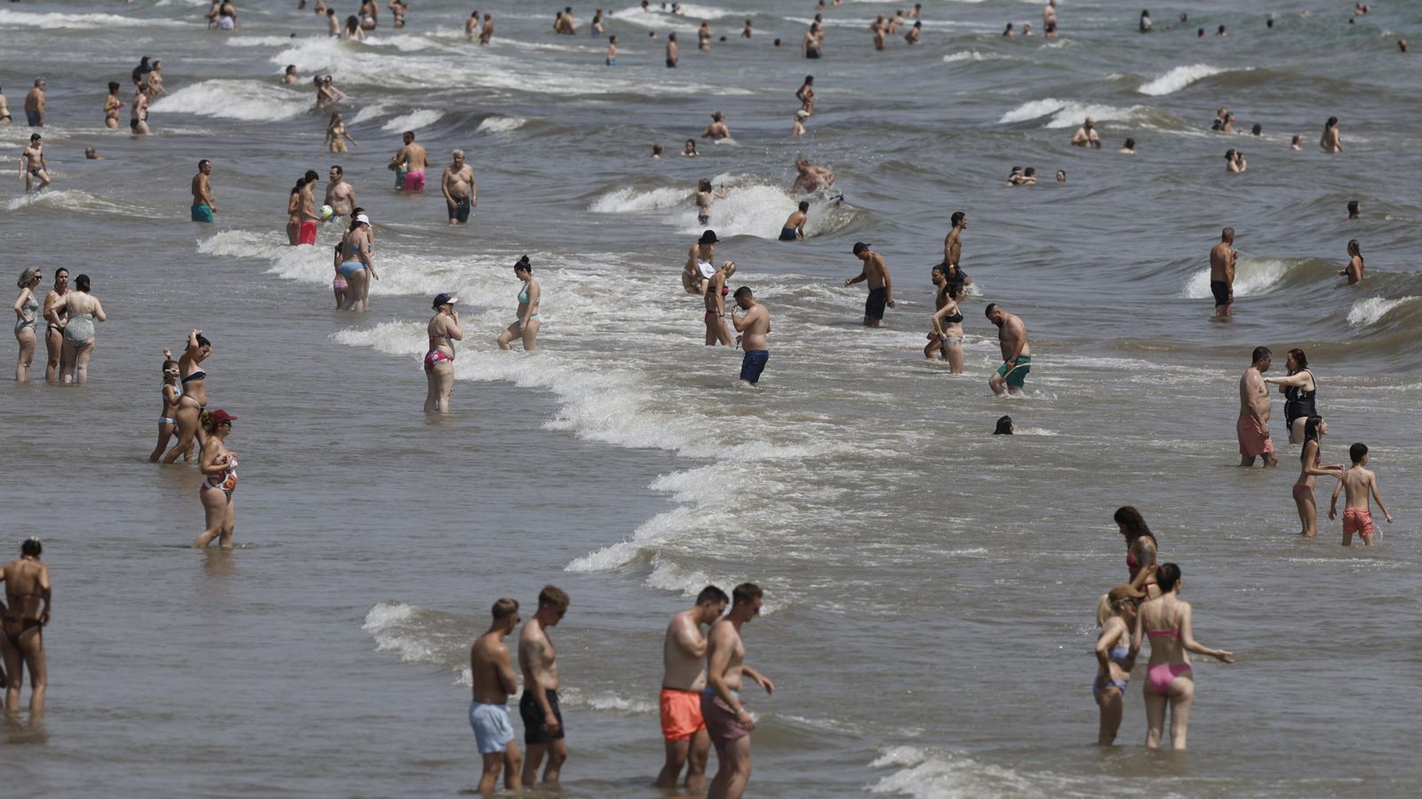 Banyistes a les platges de València