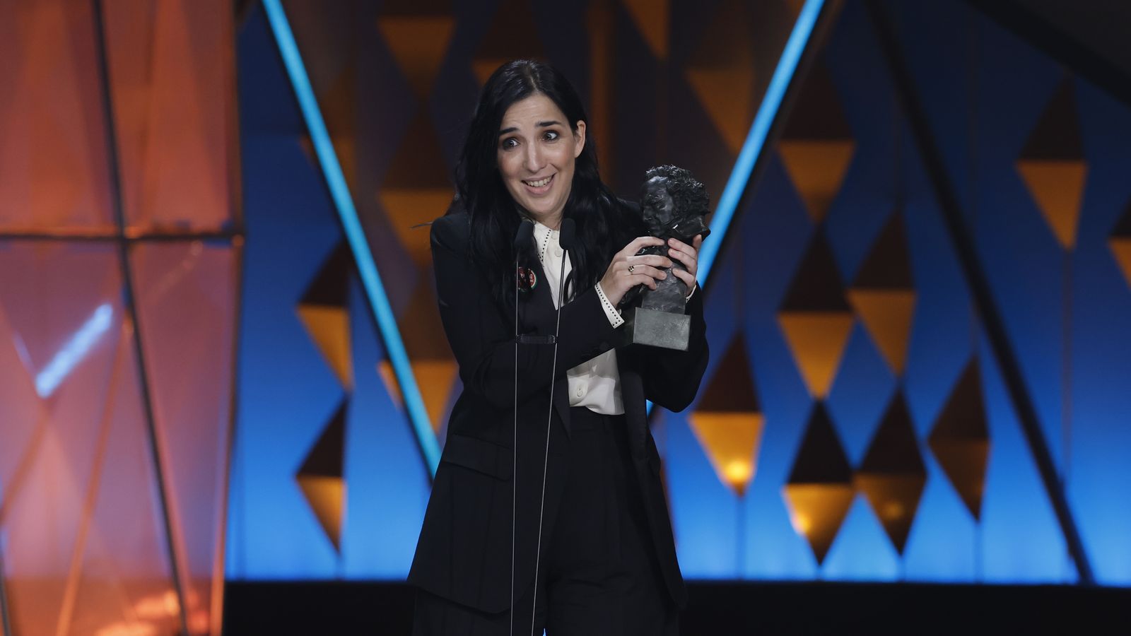 Alauda Ruiz de Azúa recull el premi de millor direcció