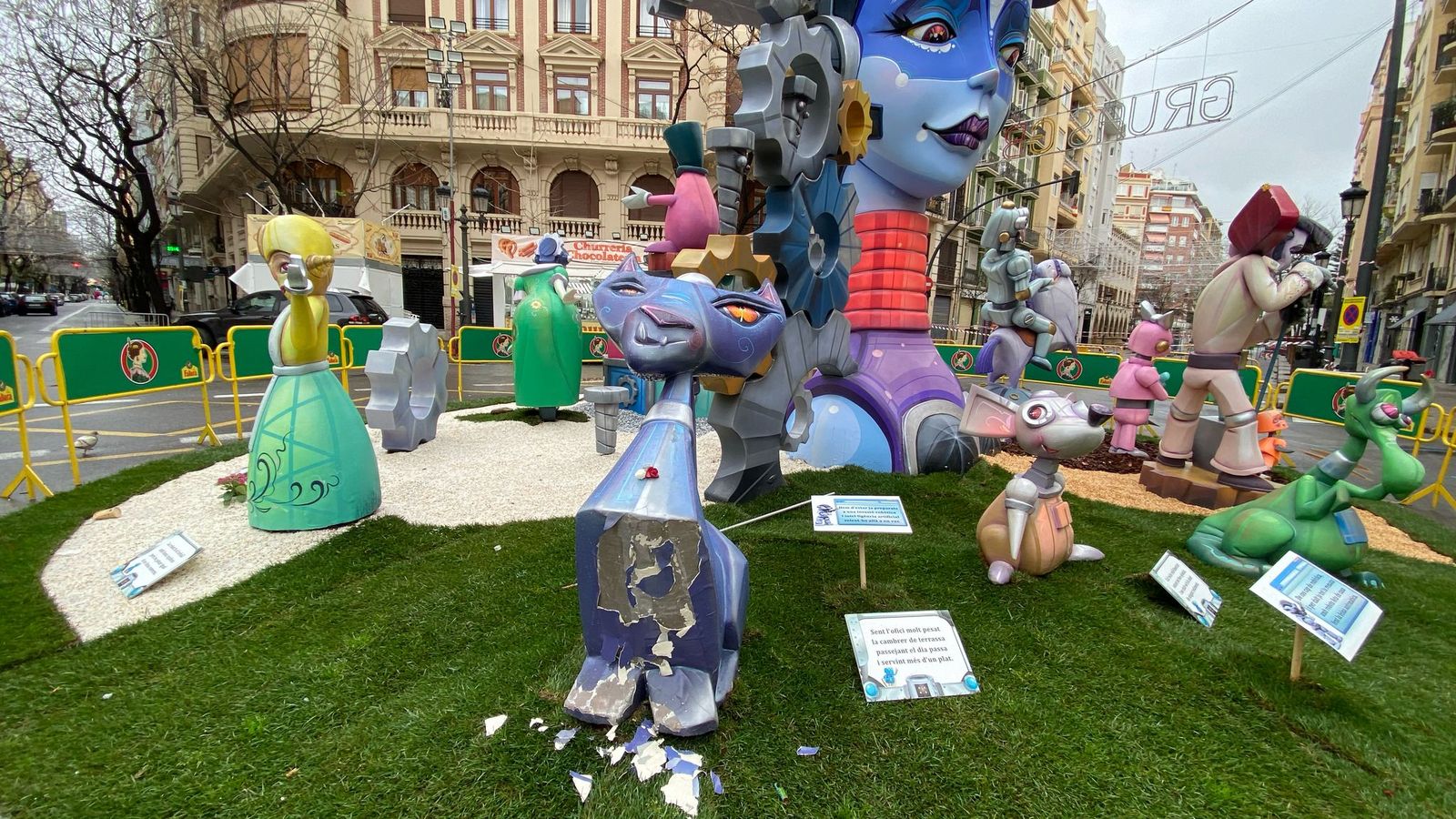 Desperfectes en la falla Regne de València - Císcar