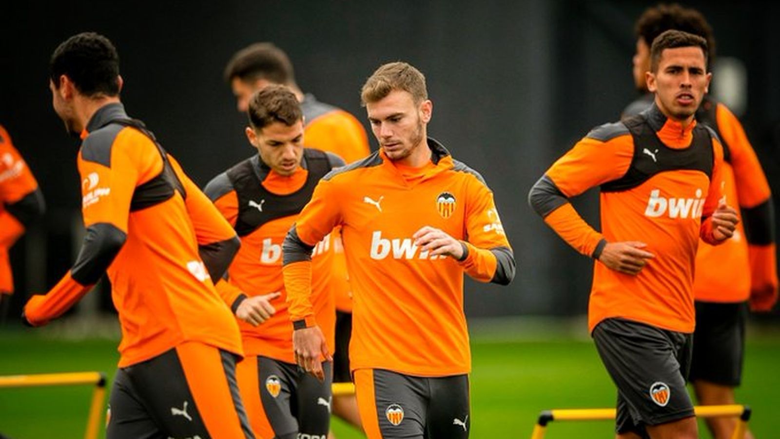 Toni Lato entrena amb el València CF