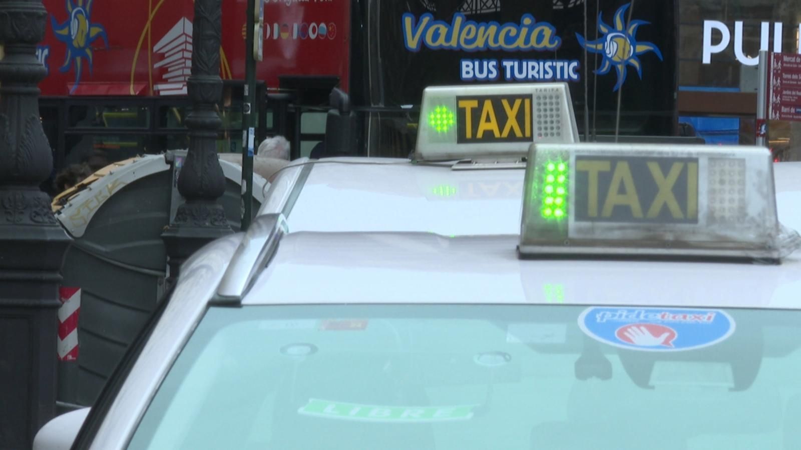 Taxis a la ciutat de València / Arxiu