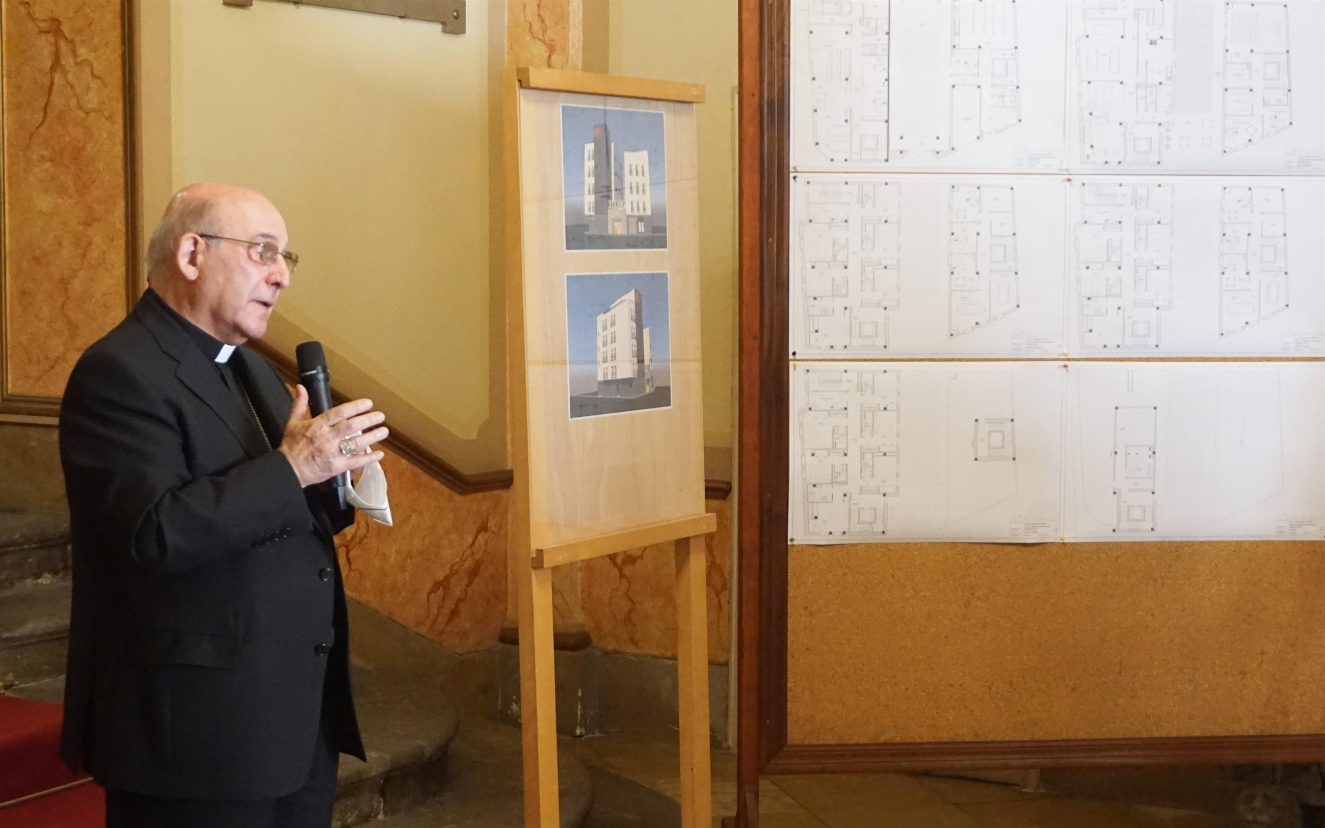 El bisbe Casimiro López Llorente durant la presentació del projecte