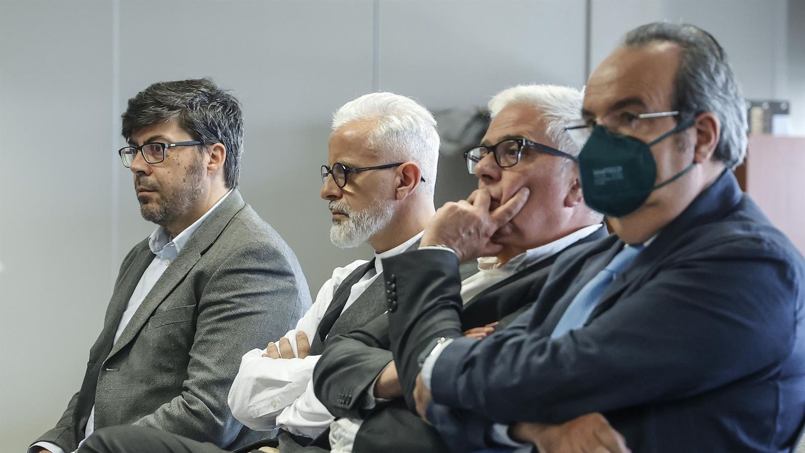 BENAVENTBenavent (centre-esquerra) i Medina (centre-dreta), dos dels acusats en el primer juí d'Imelsa, aquest dilluns en la vista judicial