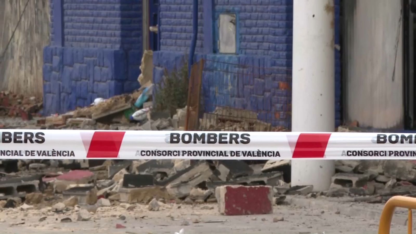 Enderrocs al magatzem de productes xinesos cremat