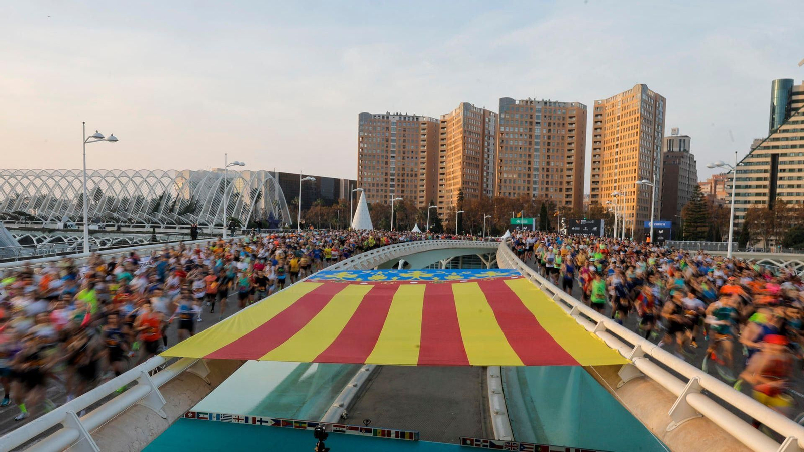 Els atletes, en l'eixida de la prova