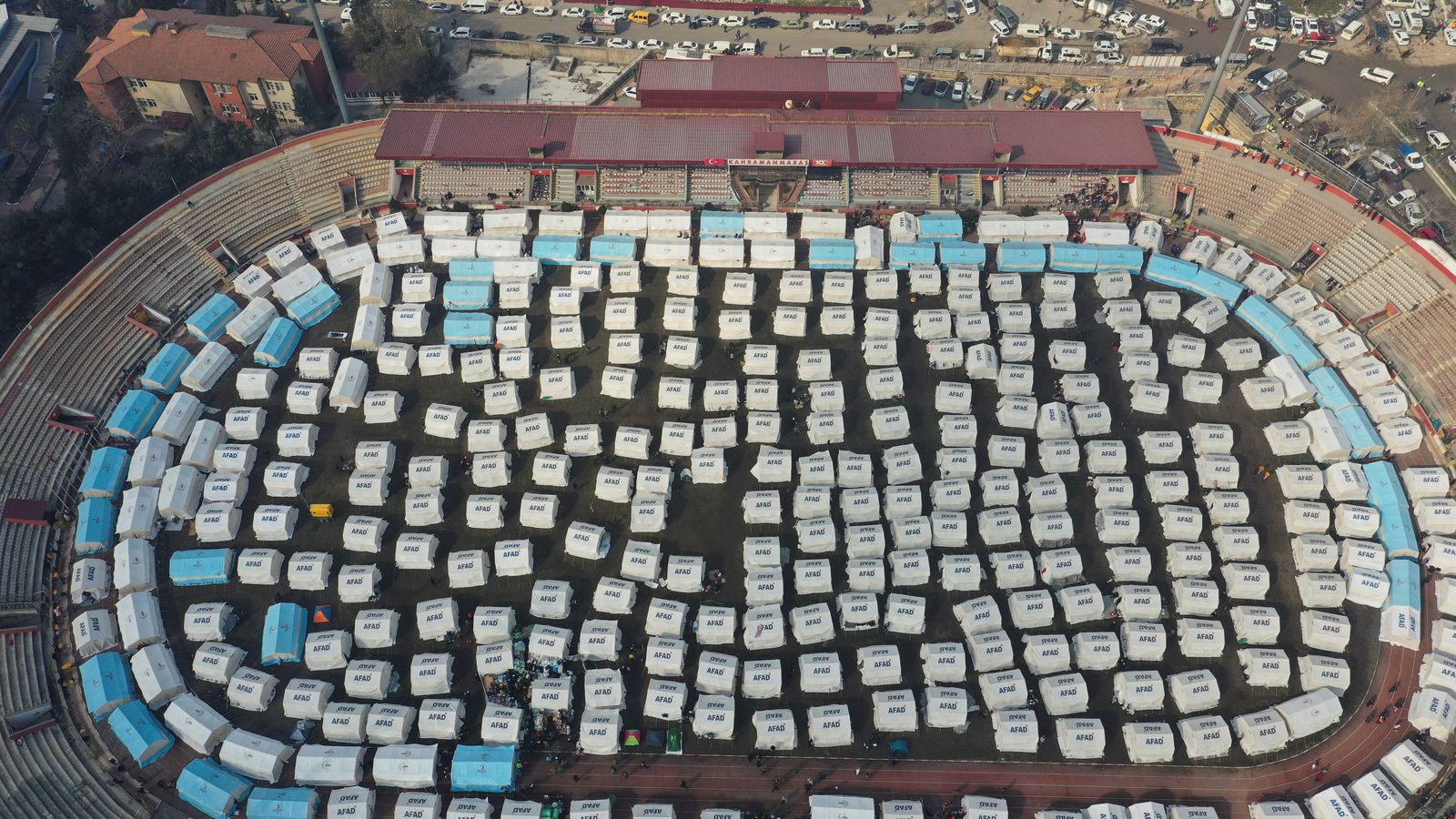 Allotjatments provisionals a a l'estadi de futbol de Kahramanmaras (Turquia)