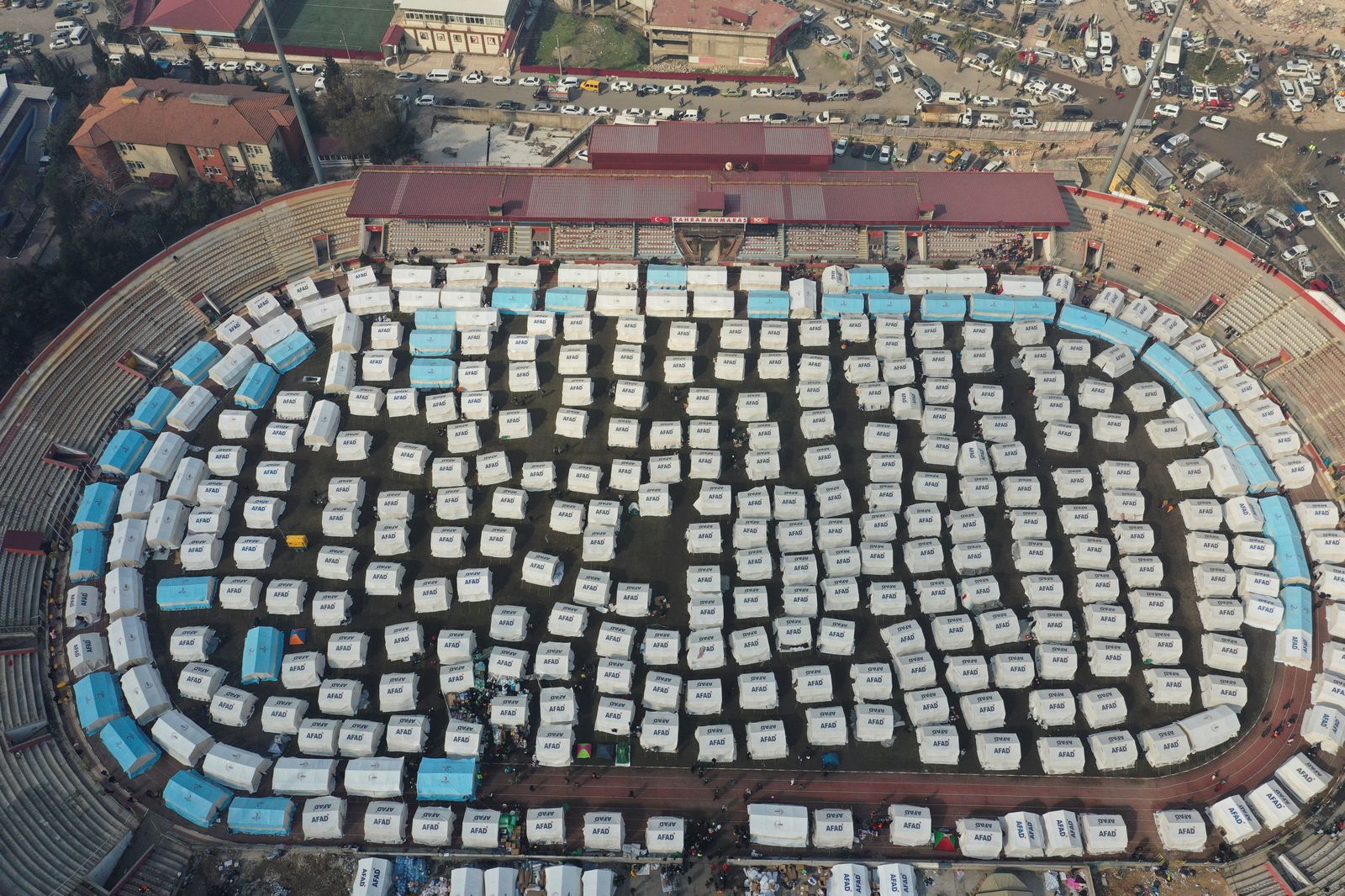 Allotjaments provisionals a l'estadi de futbol de Kahramanmaras (Turquia)