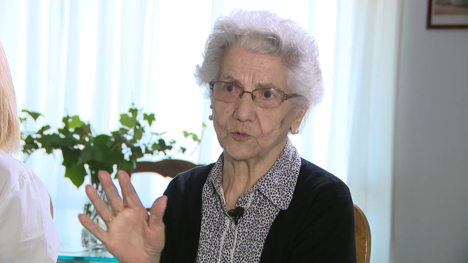 Carmen combinava treball i maternitat sense cap ajuda