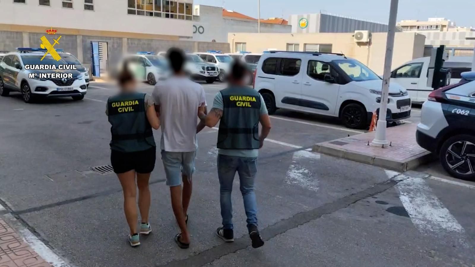 Detingut escortat per la Guàrdia Civil