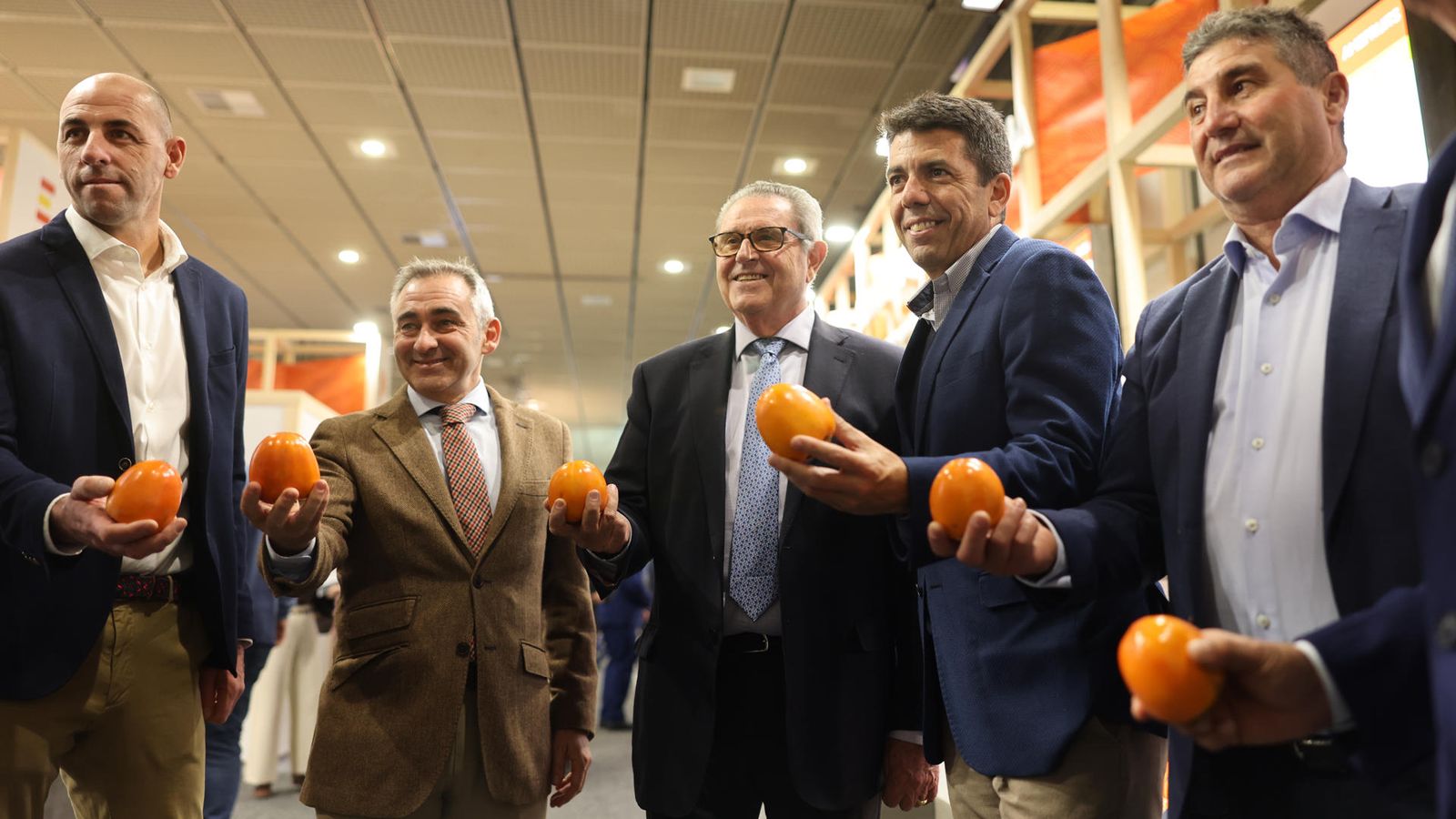 Mazón visita la fira Fruit Logística en Berlín