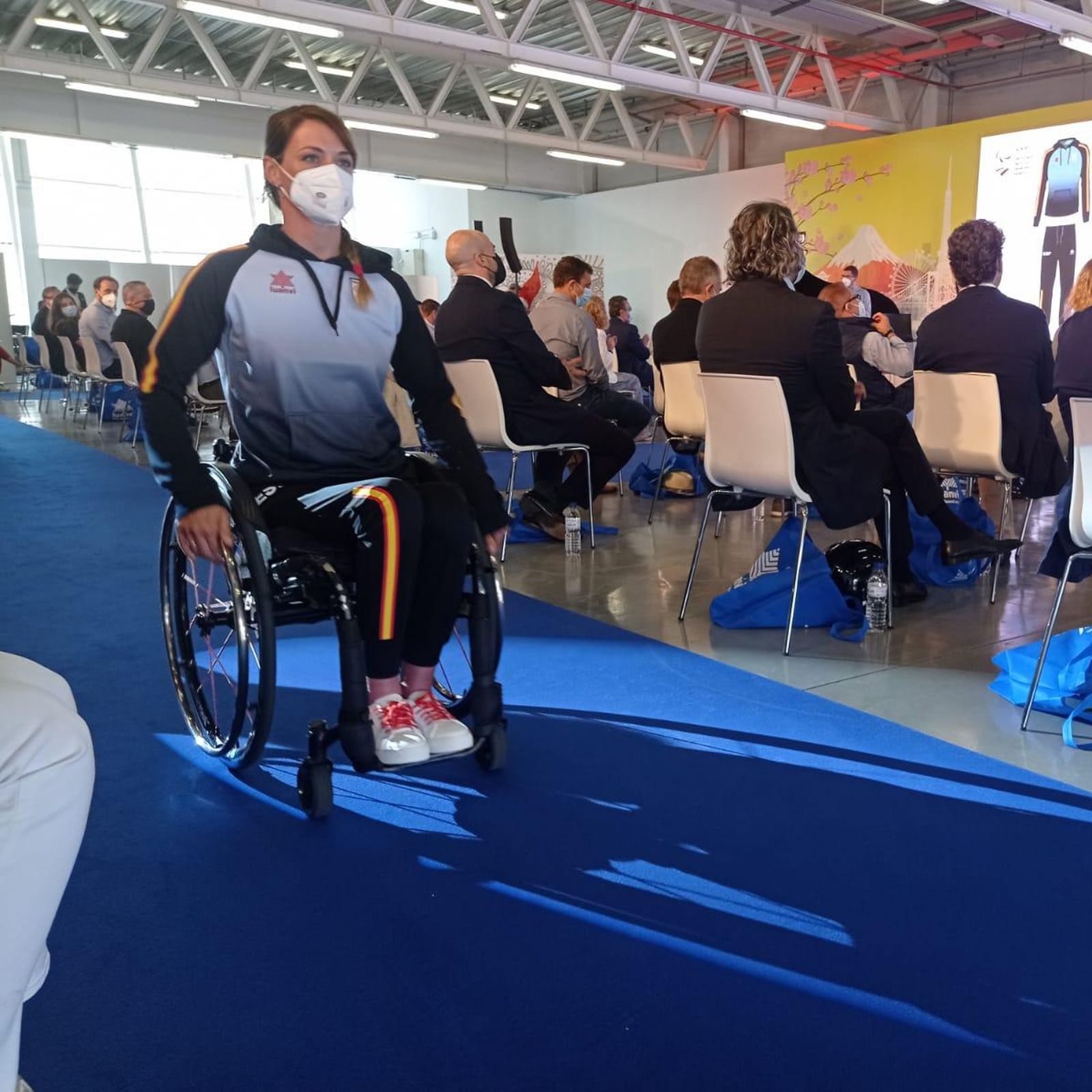 Els esportistes paralímpics han desfilat amb l'equipació per a Tòquio 2021